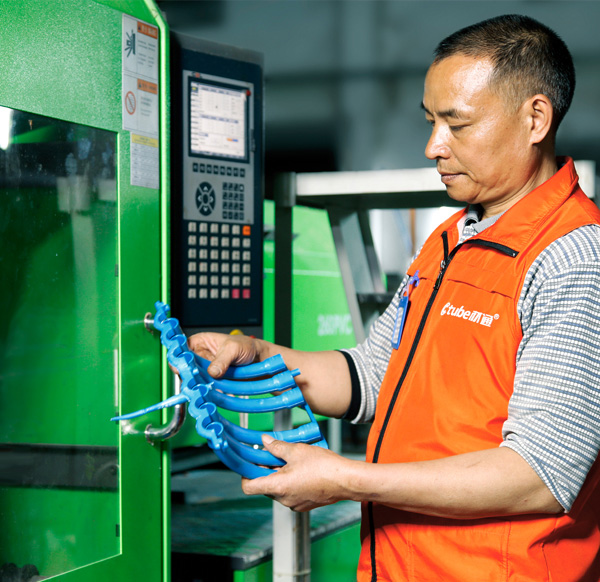 引領電工管道發展